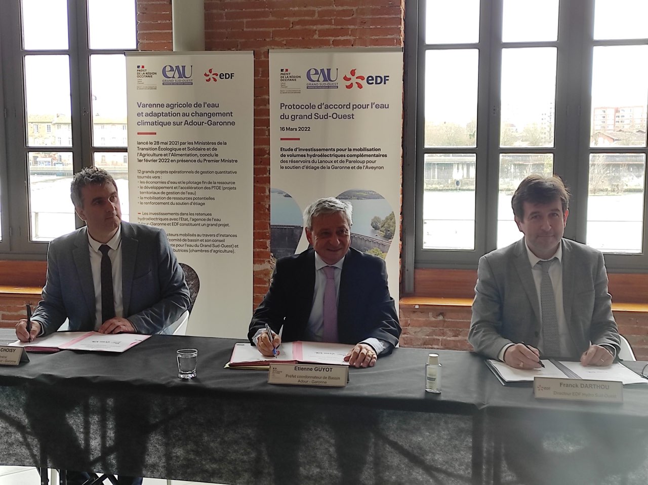 Signature du protocole d'accord avec M. Choisy, M. Guyot et M. Darthou et
